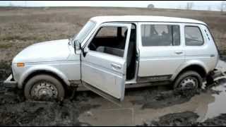 Нива 2131 на резине К-156-1 185/75 R16 по грязи