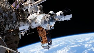 LIVE: SpaceX Crew Dragon 'Resilience' отстыковывается от МКС