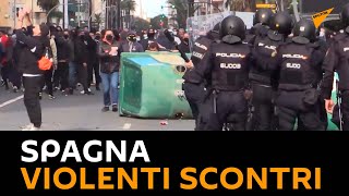 #Spagna: sciopero dei metalmeccanici, violenti scontri a #Cadice