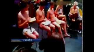 Студенты венгерского университета устроили голый пр...