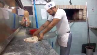 Luca Pillitu, pizzaiolo di Pimentel: l'infornata della pizza napoletana in Sardegna