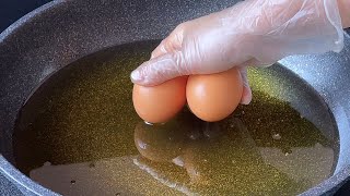 【小穎美食】把雞蛋放進滾燙油鍋裡，出鍋瞬間變美食，簡單又好吃，太香了