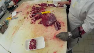 СУПЕР Жиловка профессионалом говяжьей шеи в хлам/ trimming beef neck in trash