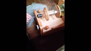 Pamsfiber demonstrates Ashford e-spinner