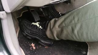 Lisa pedalpumping in Nike Air Max 95