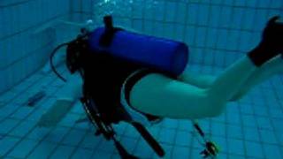 Iz learns an underwater physics lesson