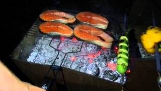 Семга на мангале . Семга на гриле . Рыба на углях . Шашлык из семги .