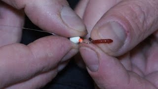 Как насадить мотыля