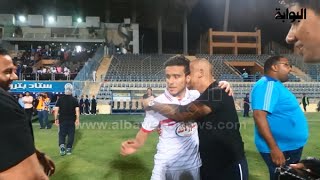 لاعبو الزمالك يهنئون مصطفى فتحي صاحب هدف التأهل لدور الـ "8" بكأس مصر