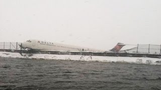 LaGuardia Accident: Delta Jet Skids Off Runway, Minor Injuries