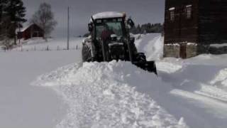 Valtra snowploughing - part 2