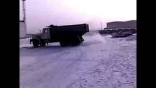 Дрифт на КрАЗе KRAZ Drifting Краз жжет
