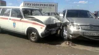 Авария около ТЦ Макси
