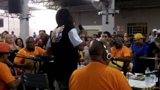 "Mini-Saia" -- Carica no Samba do Maria Zélia (SP) -- 22/03/2015