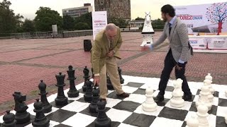Ex-world chess champion Kasparov promotes education in Mexico