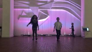 Юные модели готовятся к празднику /Creative Models