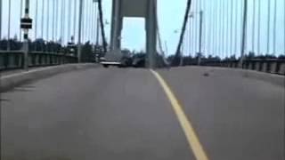 Tacoma Narrows Bridge Collapse Gallopin' Gertie   падающий мост