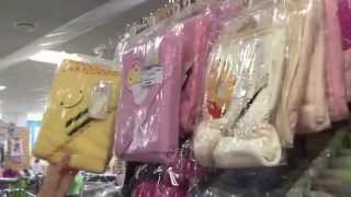 Игрушки в магазине. Обзор одежды для кукол / Dolls v magazine Obzor odezhdy dlya kukol