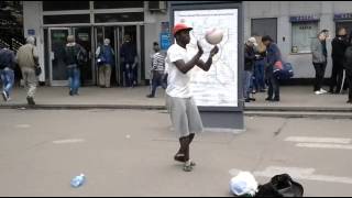 Street sketches...Moscow Street acrobat ball_Москва, уличный акробат с мячом