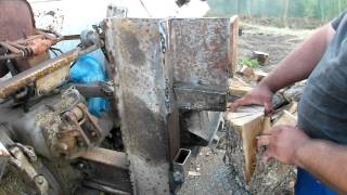 Ιδιοκατασκευή σχιστικού για τρακτέρ.Home made tractor wood splitter.