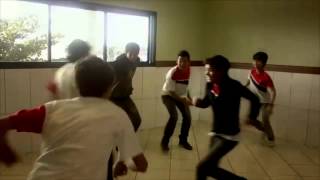Lucca caindo que nem merda na sala de aula !