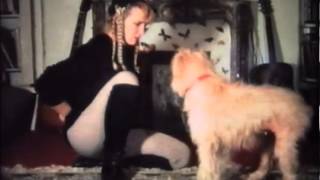 La chienne Twizzle avec Cathy Vogan (1992) de Gérard Courant - Cinécabot #5