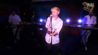 Robyn - Indestructible (live on the 5:19 show)