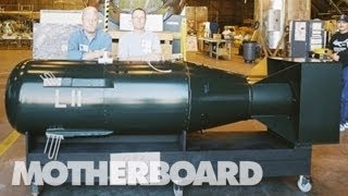 How a Truck Driver "Rebuilt" the Atomic Bomb