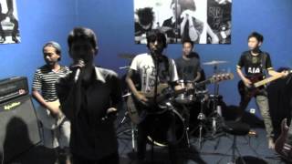 One Ok Rock - Living Dolls (cover) JR Line (sound checking)