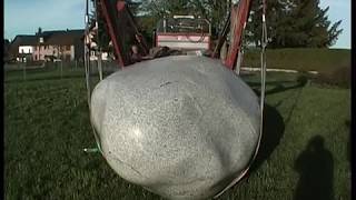 Granit- Skulptur in Bewegung