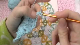 Весенняя шапочка-берет на 2-3 года. Полная версия для начинающих.