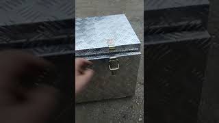 Сделал инструментальный  ящик на ISUZU ELF размером 75*40*40см
