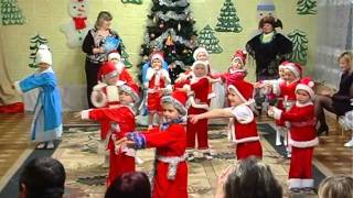 Танец " Музыкальный Дед Мороз" танцует средняя группа.