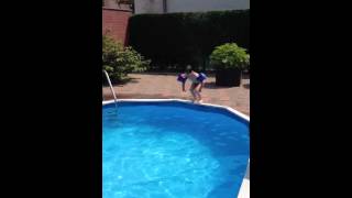 Jaimy kan in het water springen