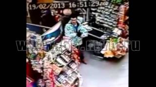 Кражу с магазина сняла видеокамера