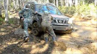 Nissan X-Trail - Штурм реки из грязи