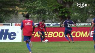 Angelim dá belo drible no treino, mas lance é invalidado