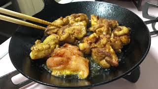 タークのフライパンでケイジャンチキンを焼く