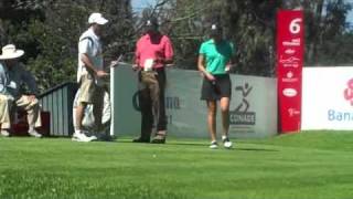 Enseña Lorena a su caddie
