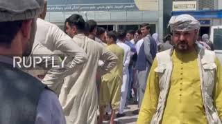 Afghanistan: Long queues as Taliban enter Kabul