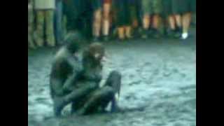 Pelea en el barro - Mud Wrestling -  Wacken 2009