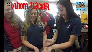 Teacher Helps Student Overcome Fear of Bugs