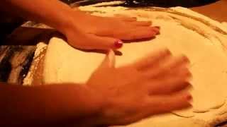 How to make Pizza dough (The shape) - Πως ανοιγουμε ζυμη για πιτσα