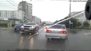 Мама,меня чуть не раздавила фура-а-а!)))
