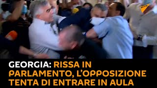 #Georgia: #rissa in #parlamento, l’#opposizione tenta di entrare in #aula