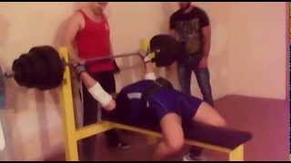 23.09.13 Руслан Остапенко жим лежа 190кг на 3 раза ( собственый вес 101 кг )