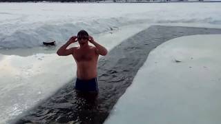 Даня плывёт Моржи Столицы. 11 марта 2018