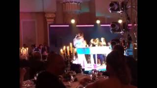 Serenay sarıkaya ödül töreni firuze