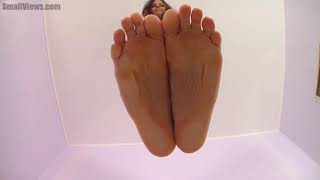 giantess feet