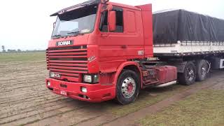 SCANIA 143 FRONTAL TOP SAINDO CARREGADA